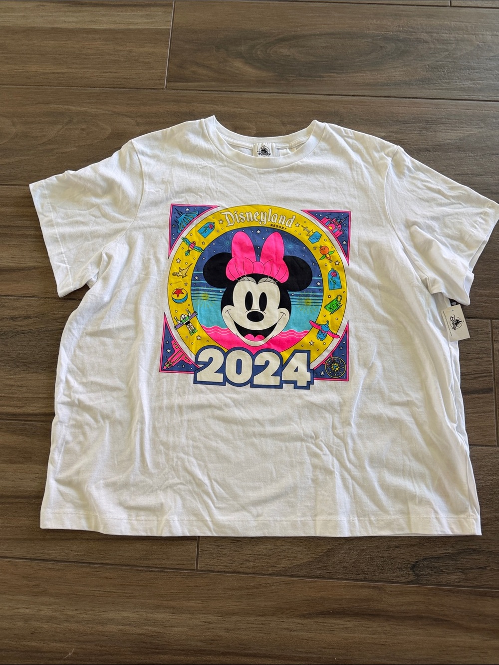 Disneyland  Minnie Mouse 2024 White Tee with Hot Pink Bow. Women’s XL. NWT. Neon